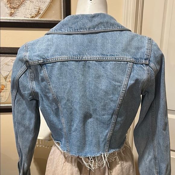 Topshop Light Blue Denim Jacket Cropped, Raw Hem. Size 6 - Picture 6 of 10
